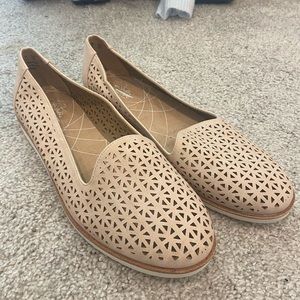Never worn Size 8 Unique Flats